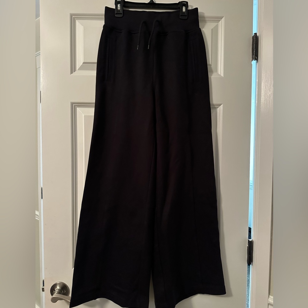 Timberland Woman’s Black Wide Leg Sweats size Small